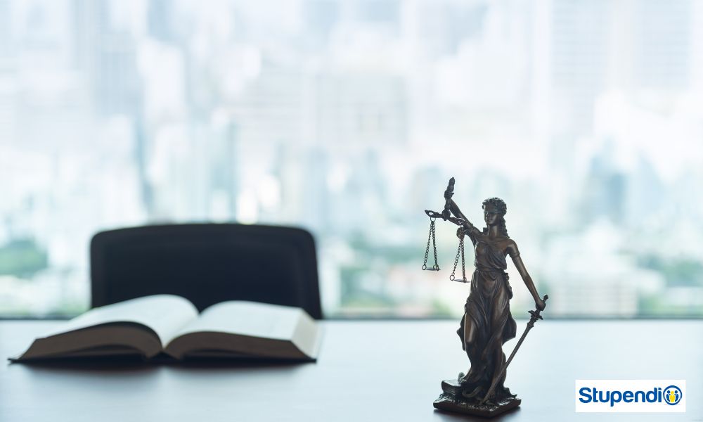 Scopri quanto guadagna un avvocato al mese in Italia.