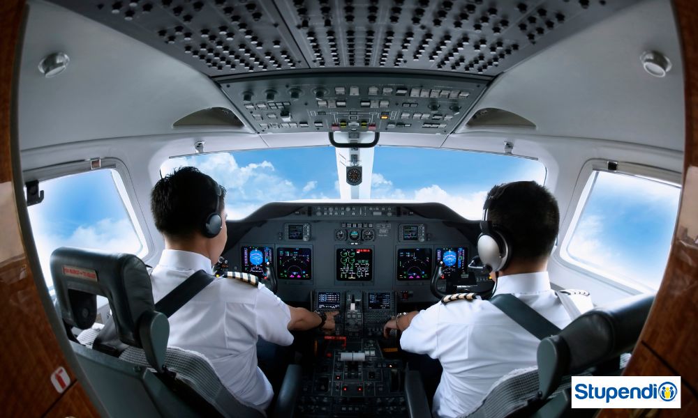 Quanto guadagna un pilota di aereo e quanto Lavora? 1 Scopri quanto guadagna un pilota di aereo, le differenze tra copiloti e comandanti, i benefici, le ore di lavoro e il percorso formativo necessario. Guida completa aggiornata al 2026. quanto guadagna un pilota di aereo di linea e stipendio di un pilota